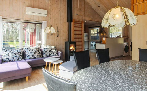 Edy - 25Km from the Sea: Madera, Diseño De Interiores, Techo, Lámpara, Mueble, Sala, Casa, Habitación, Cabaña, Candelabro