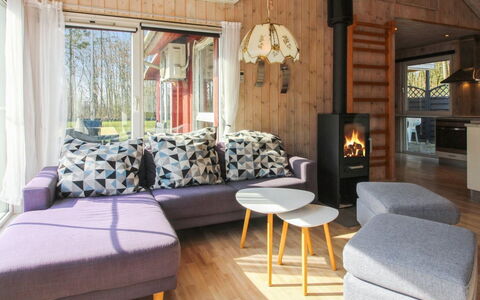 Edy - 25Km from the Sea: Madera, Mueble, Diseño De Interiores, Piso, Casa, Sala, Suelos De Madera, Suelo, Habitación, Techo