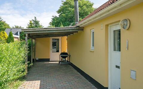 Øthi: Casa, Barrio Residencial, Casa, Arbusto, Puerta, Cabaña, Vía Muerta, Yarda, Jardín, Patio Interior