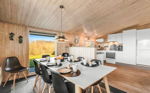 Benjamina - 530M to the Fjord: Mueble, Diseño De Interiores, Piso, Madera, Suelo, Techo, Suelos De Madera, Silla, Mesa, Encendiendo