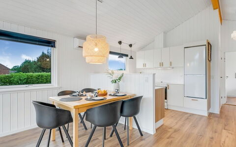 Picabo - 750M to the Fjord: Diseño De Interiores, Piso, Madera, Techo, Mueble, Suelo, Mostrador, Cocina, Lámpara, Encendiendo
