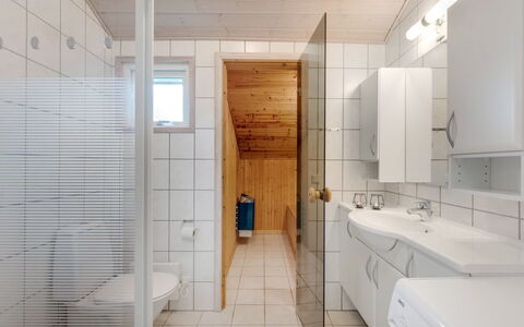 Picabo - 750M to the Fjord: Piso, Suelo, Pared, Diseño De Interiores, Arreglo De Tubería, Madera, Techo, Baño, Lavabo, Habitación