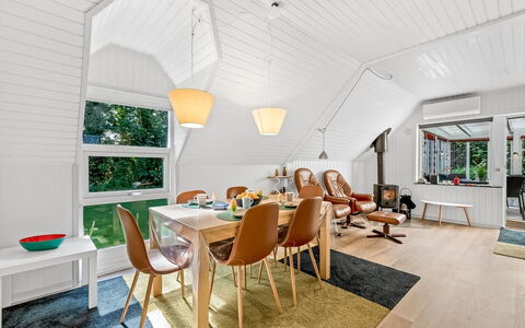 Dorthe - 300M to the Fjord: Mueble, Diseño De Interiores, Piso, Madera, Suelo, Techo, Suelos De Madera, Silla, Mesa, Encendiendo