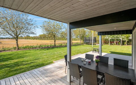 Adelia - 850M to the Fjord: Porche, El Terreno Del Lote, Casa, Sombra, Jardín, Cubierta, Patio, Techo, Patio Interior, Estructura Al Aire Libre