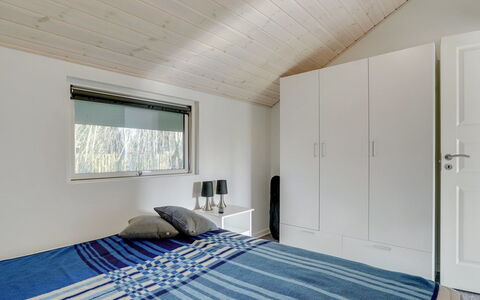 Ingward - 300M to the Fjord: Diseño De Interiores, Techo, Madera, Piso, Suelo, Mueble, Habitación, Encendiendo, Habitación, Cama