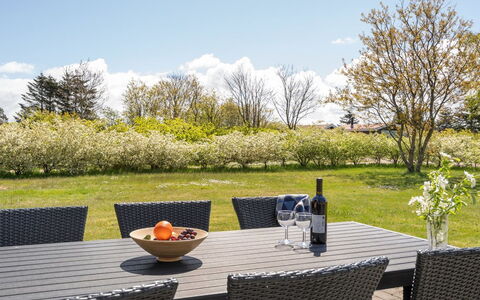 Ingward - 300M to the Fjord: Mueble, Mesa, Mueble Para Exteriores, Silla, Mesa Al Aire Libre, El Terreno Del Lote, Jardín, Cocina Y Comedor Mesa, Sombra, Césped