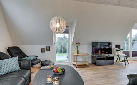Timotej - 75M to the Fjord: Diseño De Interiores, Mueble, Piso, Madera, Techo, Suelo, Casa, Encendiendo, Sala, Habitación