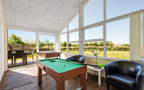 Hedevig - 800M to the Fjord: Mueble, Diseño De Interiores, Piso, Madera, Suelo, Techo, Suelos De Madera, Silla, Mesa, Encendiendo
