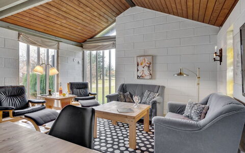 Raika - 450M to the Fjord: Mueble, Diseño De Interiores, Piso, Madera, Techo, Suelo, Silla, Sofá, Habitación, Sala