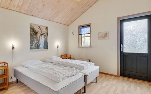 Raika - 450M to the Fjord: Madera, Habitación, Casa, Cama, Techo, Marco De La Cama, Lecho, Cabaña, Sábana, Madera Dura