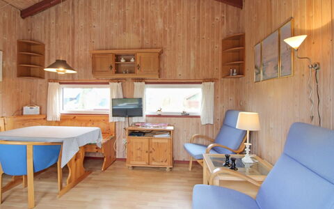 Annik - 980M to the Fjord: Mueble, Diseño De Interiores, Piso, Madera, Suelo, Techo, Suelos De Madera, Silla, Mesa, Encendiendo