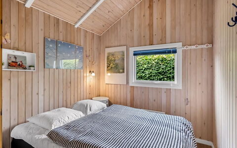 Remo - 990M to the Fjord: Madera, Casa, Habitación, Diseño De Interiores, Techo, Cama, Madera Dura, Manchas De Madera, Lecho, Cabaña
