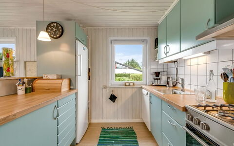 Theodor - 180M to the Fjord: Mueble, Diseño De Interiores, Piso, Madera, Suelo, Techo, Suelos De Madera, Silla, Mesa, Encendiendo