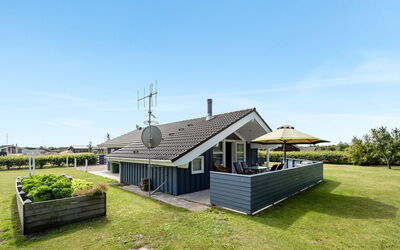 Tobbi - 1.1Km to the Fjord