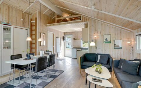 Jarik - 1.2Km to the Fjord: Mueble, Diseño De Interiores, Piso, Madera, Suelo, Techo, Suelos De Madera, Silla, Mesa, Encendiendo