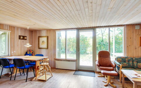 Jaane - 650M to the Fjord: Diseño De Interiores, Madera, Techo, Piso, Mueble, Suelo, Habitación, Casa, Silla, Suelos De Madera