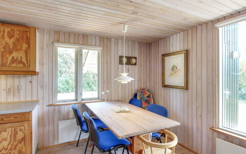 Jaane - 650M to the Fjord: Madera, Techo, Diseño De Interiores, Casa, Habitación, Puerta, Tablón, Manchas De Madera, Madera Dura, Lámpara
