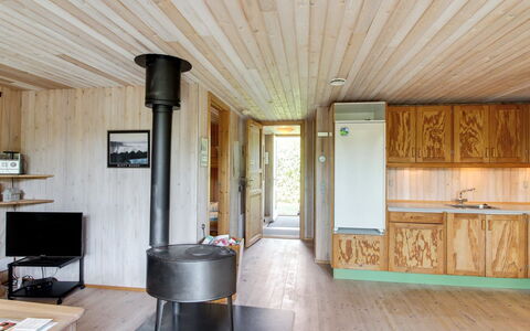 Jaane - 650M to the Fjord: Madera, Piso, Techo, Diseño De Interiores, Suelo, Suelos De Madera, Madera Dura, Manchas De Madera, Lámpara, Habitación