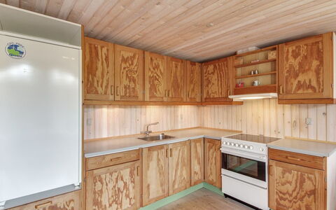 Jaane - 650M to the Fjord: Madera, Piso, Gabinetes, Diseño De Interiores, Suelo, Mostrador, Mueble, Techo, Manchas De Madera, Cocina