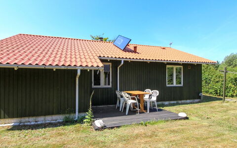 Jaane - 650M to the Fjord: Madera, Casa, Techo, Cabaña, Casa, Vía Muerta, El Terreno Del Lote, Puerta, Edificios Del Jardín, Sombra