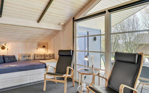 Martina - 560M to the Fjord: Mueble, Diseño De Interiores, Piso, Madera, Suelo, Techo, Suelos De Madera, Silla, Mesa, Encendiendo