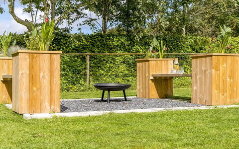 Gretje - 650M to the Fjord: Madera, Manchas De Madera, Jardín, Madera Dura, Tablón, Madera Contrachapada, Patio Interior, Maceta, Maderas