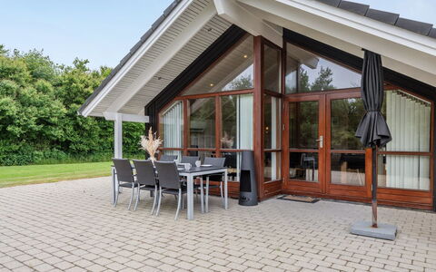 Chermeine - 1.2Km to the Fjord: Madera, Casa, Sombra, Porche, Cabaña, Madera Dura, Inmuebles, Estructura Al Aire Libre, Cubierta, Mueble Para Exteriores