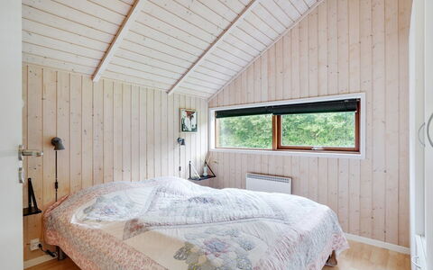 Chermeine - 1.2Km to the Fjord: Madera, Diseño De Interiores, Habitación, Techo, Cama, Piso, Suelo, Mueble, Habitación, Sábana