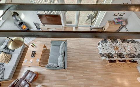 Earline - 900M to the Fjord: Mueble, Diseño De Interiores, Piso, Sofá, Madera, Suelo, Techo, Departamento, Suelos De Madera, Sala