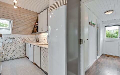 Earline - 900M to the Fjord: Madera, Piso, Techo, Suelo, Diseño De Interiores, Casa, Electrodoméstico, Suelos De Madera, Habitación, Cocina
