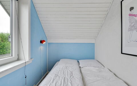 Earline - 900M to the Fjord: Pared, Habitación, Techo, Diseño De Interiores, Cama, Suelo, Sábana, Lecho, Piso, Linos