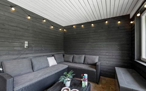 Knag - 800M to the Fjord: Mueble, Diseño De Interiores, Piso, Madera, Suelo, Techo, Suelos De Madera, Silla, Mesa, Encendiendo
