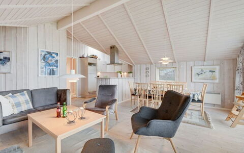 Clarina - 800M to the Fjord: Diseño De Interiores, Madera, Piso, Techo, Suelo, Mueble, Casa, Habitación, Suelos De Madera, Sala