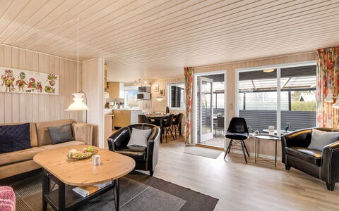 Hoghni - 850M to the Fjord: Madera, Mueble, Diseño De Interiores, Techo, Silla, Madera Dura, Manchas De Madera, Cocina Y Comedor Mesa, Mesa De Café, Sala