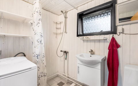 Hoghni - 850M to the Fjord: Arreglo De Tubería, Piso, Suelo, Lavabo, Diseño De Interiores, Plomería, Grifo, Habitación, Techo, Baño