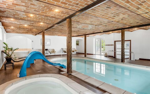 Fintan - 2Km to the Fjord: Piso, Madera, Suelo, Diseño De Interiores, Techo, Mueble, Recurso, Piscina, Suelos De Madera, Manchas De Madera