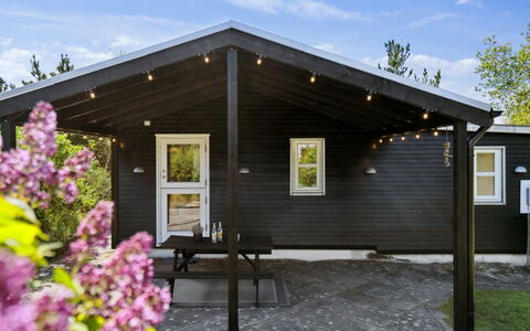 Olof - 100M from the Sea: Techo, Casa, Puerta, Cabaña, Sombra, Vía Muerta, Yarda, Inmuebles, Patio Interior