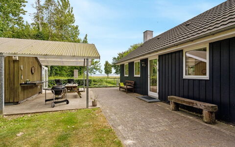 Ødger - 150M to the Fjord: Barrio Residencial, Techo, Suburbio, Entrada De Coches, Inmuebles, Tubo De Lámpara
