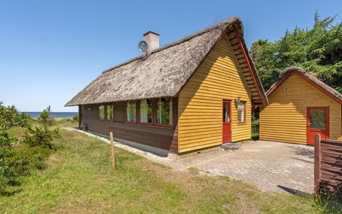 Ingeborg - 100M to the Fjord: Techo, Casa, Casa, Cabaña, Vía Muerta, Inmuebles, Entrada De Coches, Edificios Del Jardín, Yarda, Cobertizo
