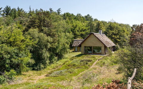 Ingeborg - 100M to the Fjord: Techo, Casa, Casa, Cabaña, Vía Muerta, Inmuebles, Entrada De Coches, Edificios Del Jardín, Yarda, Cobertizo