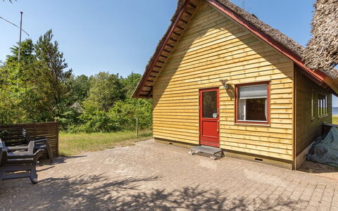 Ingeborg - 100M to the Fjord: Techo, Casa, Casa, Cabaña, Vía Muerta, Inmuebles, Entrada De Coches, Edificios Del Jardín, Yarda, Cobertizo