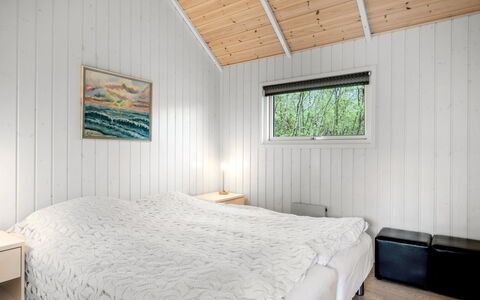 Ketilbiorn - 1.2Km to the Fjord: Madera, Habitación, Cama, Piso, Techo, Sábana, Suelo, Lecho, Diseño De Interiores, Marco De La Cama