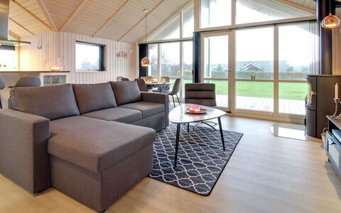 Gertrude - 1.1Km to the Fjord: Madera, Mueble, Piso, Sofá, Techo, Diseño De Interiores, Sala, Suelo, Suelos De Madera