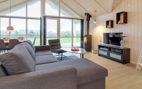 Gertrude - 1.1Km to the Fjord: Diseño De Interiores, Mueble, Piso, Sofá, Techo, Madera, Sala, Suelo, Lámpara