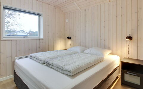 Gertrude - 1.1Km to the Fjord: Madera, Habitación, Diseño De Interiores, Techo, Piso, Cama, Suelo, Habitación, Lecho, Sábana