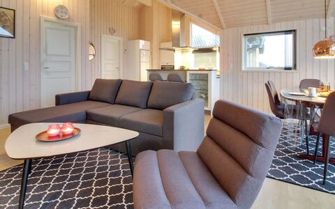 Gertrude - 1.1Km to the Fjord: Madera, Piso, Diseño De Interiores, Suelo, Mueble, Sofá, Techo, Habitación, Sala, Casa