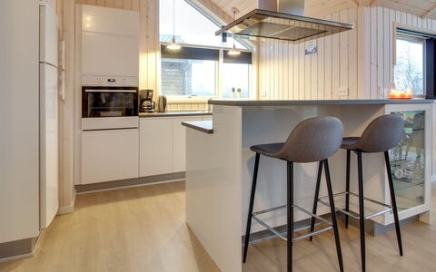 Gertrude - 1.1Km to the Fjord: Piso, Diseño De Interiores, Mueble, Mostrador, Cocina, Madera, Lámpara, Techo, Suelo, Suelos De Madera