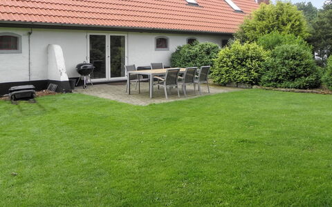 Beatha - 25Km to the Fjord: Hierba, Jardín, Arbusto, Césped, El Terreno Del Lote, Casa, Patio Interior, Cobertura Del Suelo