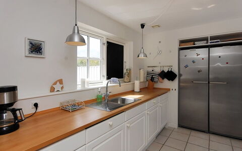 Alita - 1.2Km from the Sea: Cocina, Mostrador, Piso, Diseño De Interiores, Aparato De Cocina, Madera, Gabinetes, Mueble, Suelo, Habitación