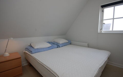Alita - 1.2Km from the Sea: Habitación, Suelo, Cama, Piso, Sábana, Lecho, Linos, Marco De La Cama, Habitación